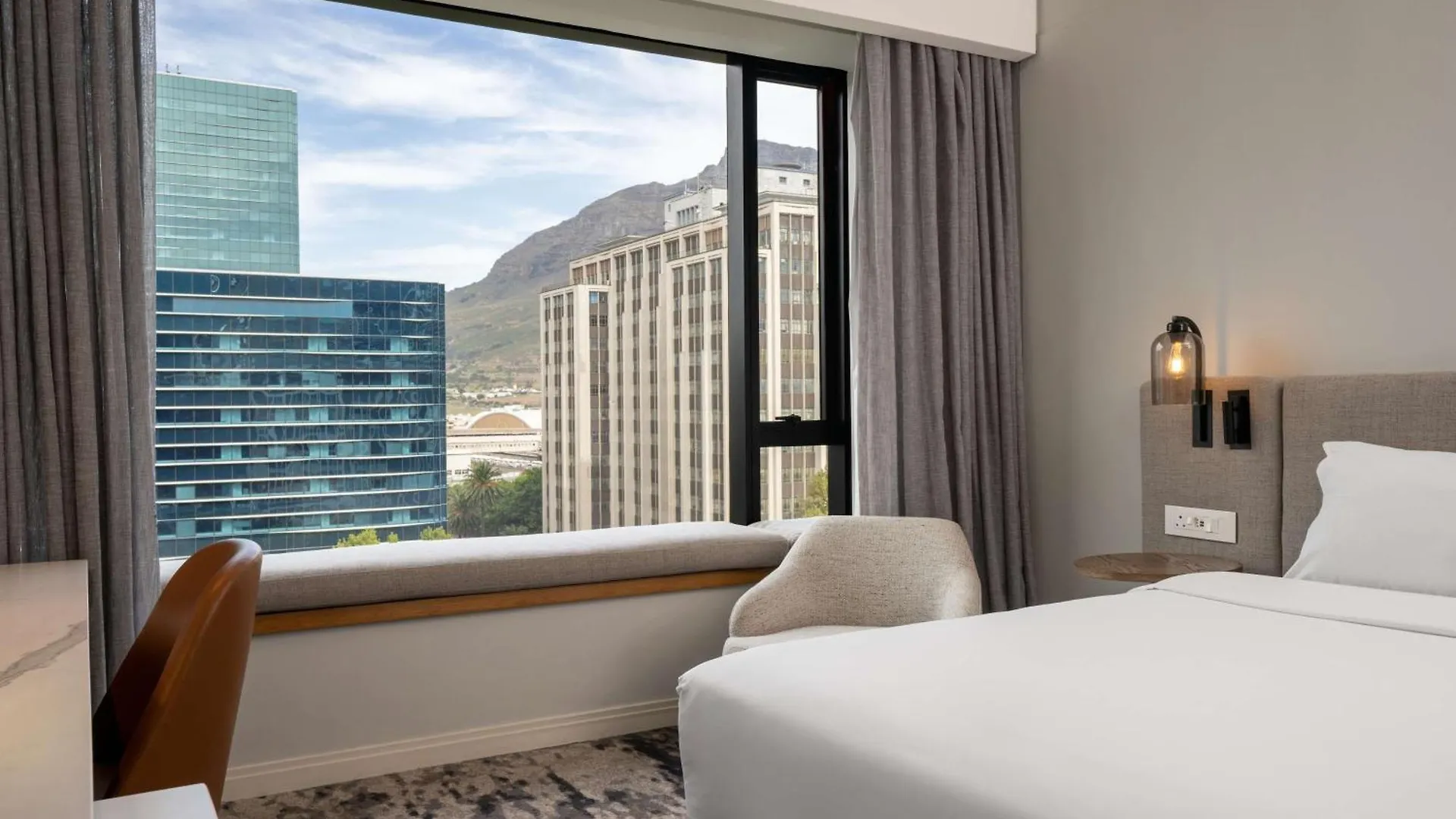 Radisson Hotel Cape Town Foreshore 4*,